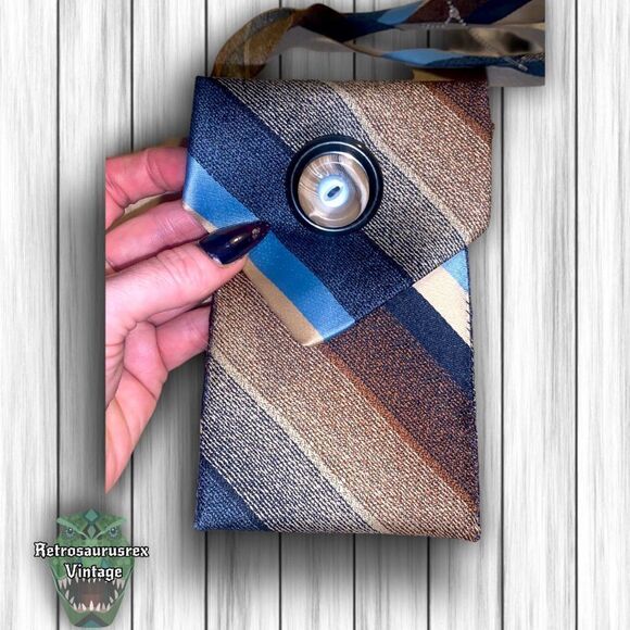 VINTAGE repurposed tie purse - Picture 5 of 8